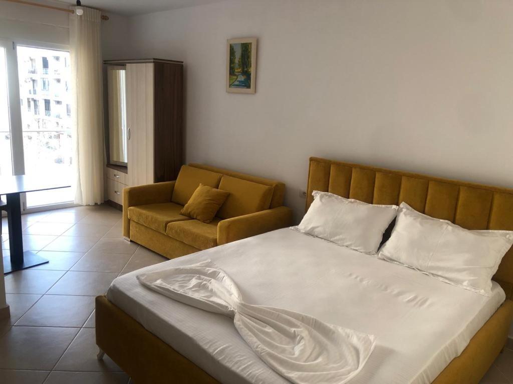 Hotel Mario, Shëngjin Екстериор снимка